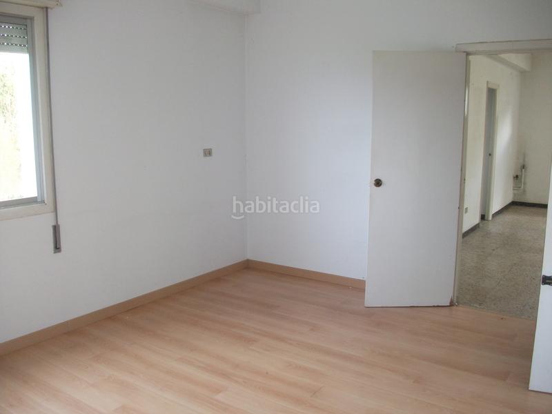 Foto bcc879fc-c3f6-4481-aee2-4d886d277094. Alquiler local comercial alquiler local zona estrada vella de madrid en Vigo