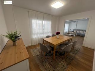 Appartement à Centro Ciudad. Piso centrico de 5 dormitorios en calle peatonal