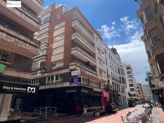 Appartement à Centro Ciudad. Piso centrico de 5 dormitorios en calle peatonal