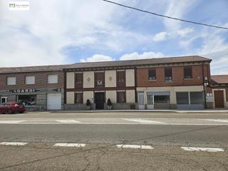 Lloguer Local Comercial a Villaturiel. Local  de 160m en el puente villarente