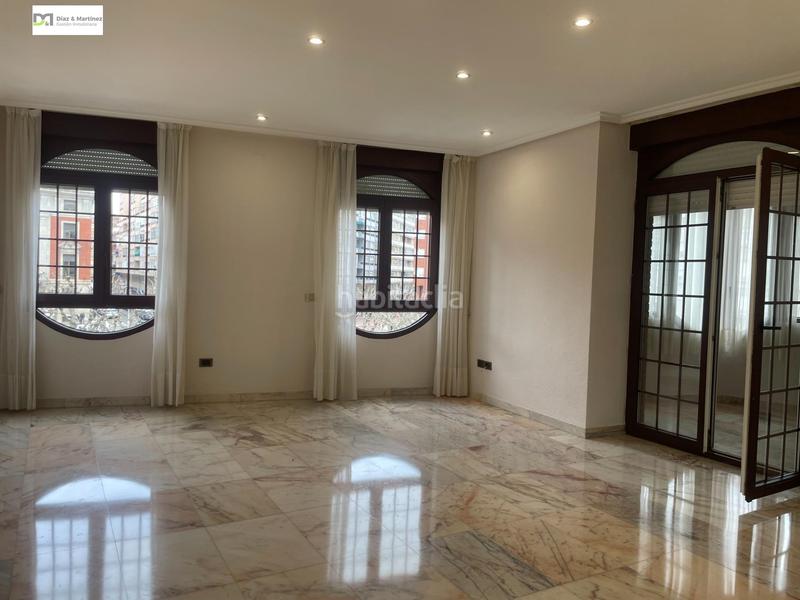 Foto af2b5a28-0867-48bc-9c59-be3b791d216e. Alquiler piso excelente vivienda de 5 dormitorios en la inmaculada en León