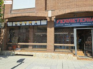 Lloguer Local Comercial a Villaturiel. Local bien situado en el puente villarente