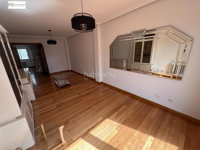Foto f82df6ca-c0b8-4934-a2ec-97749608861e. Miete zweistöckige wohnung mit parking in San Claudio - La Chantría León