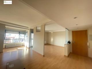 Miete Etagenwohnung in Centro Ciudad. Piso reformado al lado de feve