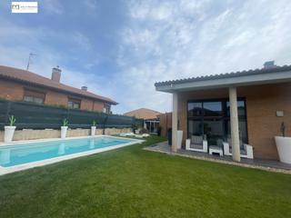 Xalet a Cuadros. Vivienda unifamiliar en la zona de cuadros