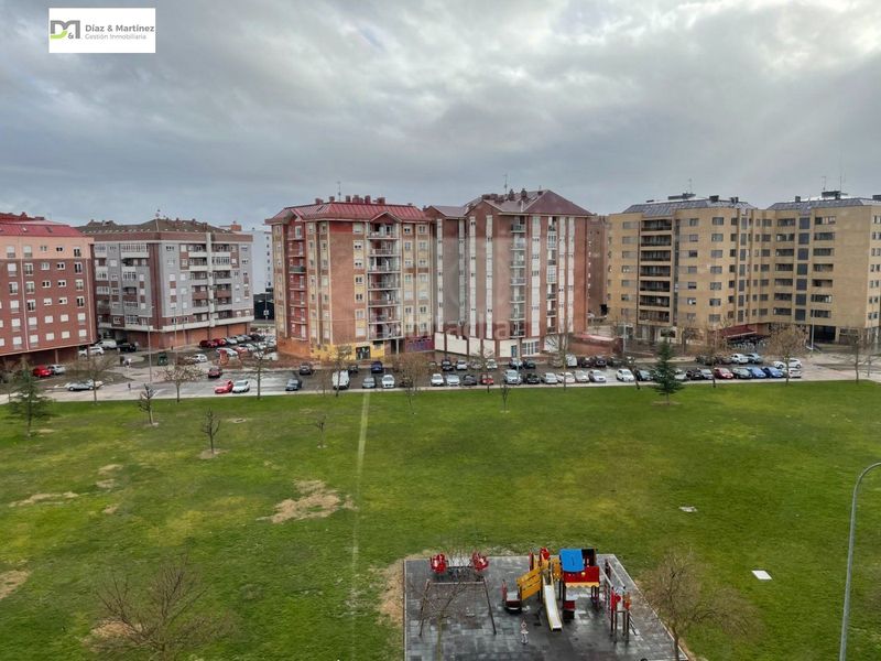 Foto 1f704e55-d7fc-449b-be60-c53042881e89. Lloguer pis amb calefacció aparcament a San Mamés - La Palomera León