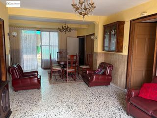 Maison à Santa Marina del Rey. Casa en venta en villamor de orbigo