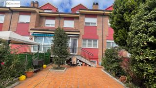 Reihenhaus in Villaquilambre. Chalet en villaobispo