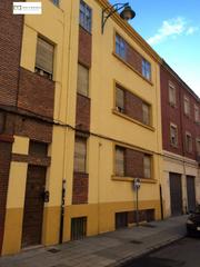 Maison à Crucero. Casa para derribo o rehabilitar proxima al parque de quevedo