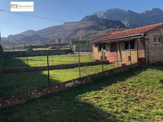 Maison à Vegacervera. Casa con huerta y patio. en vegacervera