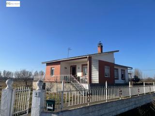 Mas à Vegas del Condado. Casa mas finca  en santa olaja del porma