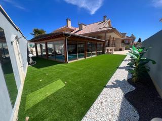 Chalet à Las Eras de Renueva. Chalet individual con piscina privada en eras de renueva