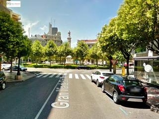 Aparcament cotxe a Centro Ciudad. Plaza de garaje en el centro