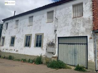 Terrain résidentiel à Ferral del Besnega. Casa con terrero próxima a leon para reformar