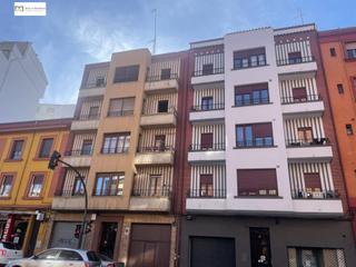 Appartement à Centro Ciudad. Piso proximo a la junta para reformar