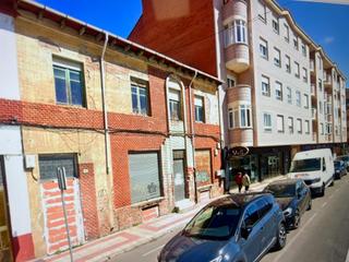 Maison à Trobajo del camino. Casa de 300 m2 con nave de 120 m2  en trobajo del camino