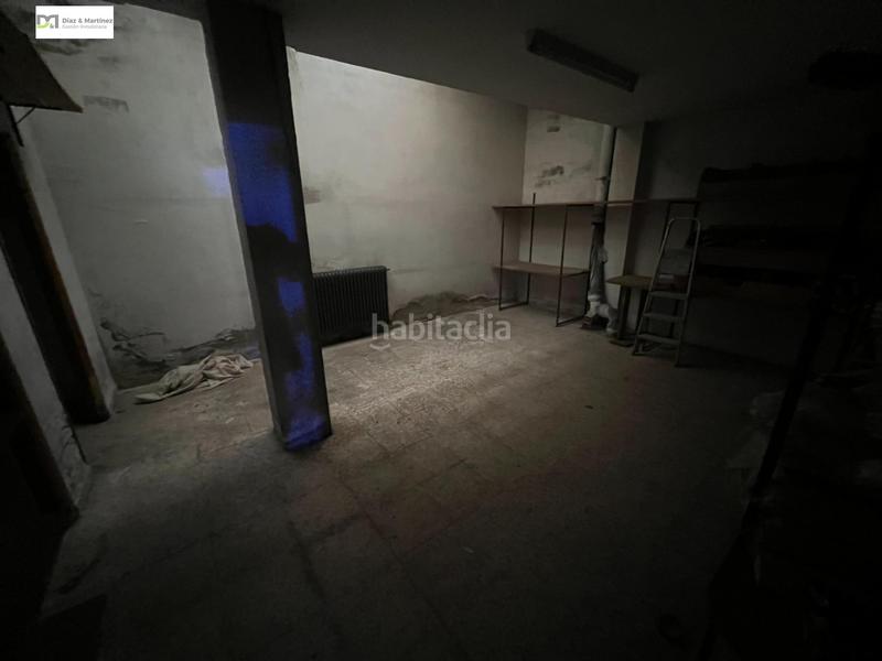 Foto acf944b0-85be-41be-8392-7c4a435fde9d. Local comercial  de 150 m2 en planta con baño en León