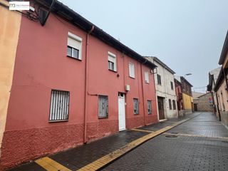 Edifici a Trobajo del camino. Edificio en trobajo del camino con 4 viviendas