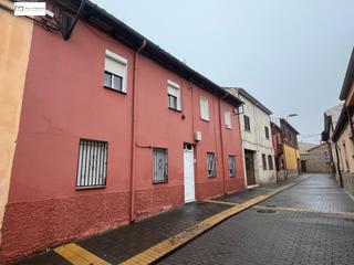 Edifici a Trobajo del camino. Edificio en trobajo del camino con 4 viviendas