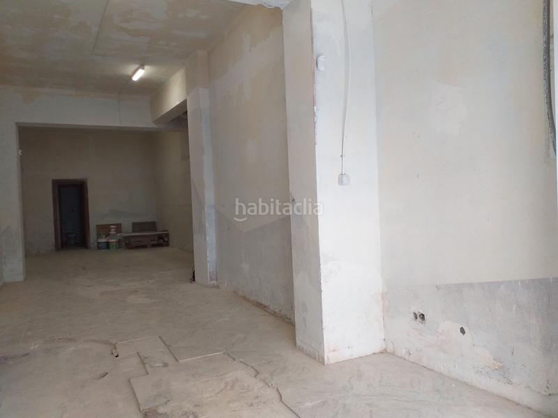 Foto df6b4007-0c3e-4c6d-9816-7d4bfc17ae69. Lloguer local comercial a carrer de torns 26 a Sants-Badal Barcelona