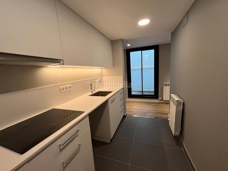 Foto ca259908-ccaa-4b4e-9ded-86808e6e08e3. Pis a carrer d'amílcar 129 a La Font d´en Fargues Barcelona