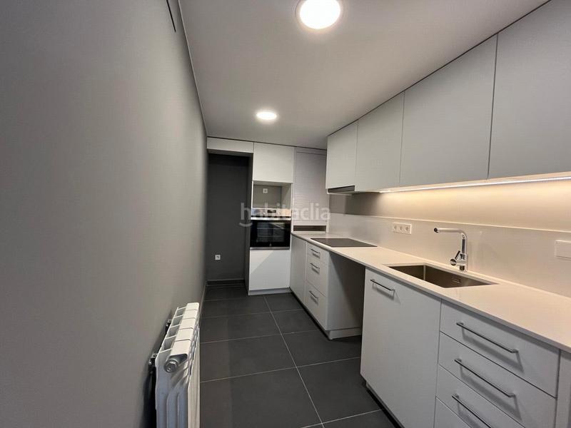 Foto d20e1d69-8518-42e1-b55d-66dd2139f0d4. Pis a carrer d'amílcar 129 a La Font d´en Fargues Barcelona