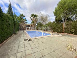 Xalet a Hellín. Chalet de campo con piscina, próximo a laguna de los patos.