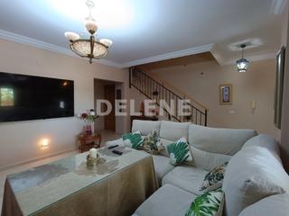 Casa a schiera in Hellín. 2615 adosado con patio y garaje, próximo a i.e.s. izpisúa belmon
