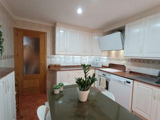 Casa adossada a Hellín. 2615 adosado con patio y garaje, próximo a i.e.s. izpisúa belmon