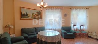 Appartamento in Hellín. 2806 piso con patio y trastero en avenida de la constitución