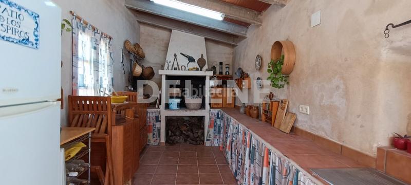 Foto 1d006685-4cc7-4fd9-9a46-22b481fea5bd. Masia amb xemeneia aparcament piscina a Pozohondo