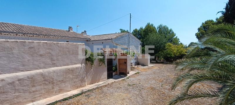 Foto 98fc293f-eb14-4d11-9412-4e3956f8b473. Masia amb xemeneia aparcament piscina a Pozohondo