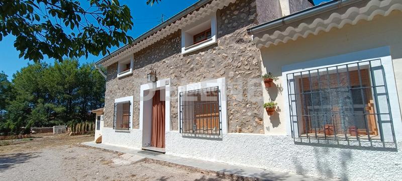 Foto c4736ac2-8b56-4141-8df5-1b35e2a28be9. Masia amb xemeneia aparcament piscina a Pozohondo