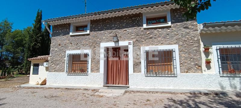 Foto d1656a02-05e6-4df4-93c0-393f719605a8. Masia amb xemeneia aparcament piscina a Pozohondo