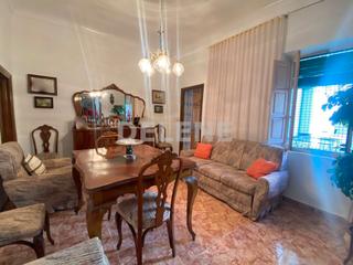 Casa en Hellín. 2831 casa con patio próxima a colegio isabel la católica.