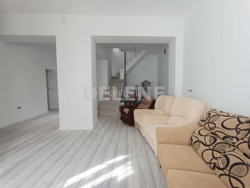 Foto 1af7cc97-a11e-4880-9cc6-781c66449d4e. Casa aparellada amb aparcament a Hellín