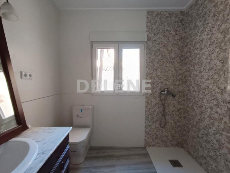 Foto 5194ebea-f4a4-471b-a384-7aa886b88ba5. Casa aparellada amb aparcament a Hellín