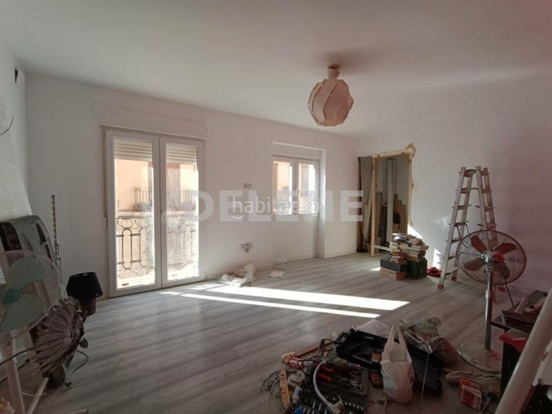 Foto 70dc4b23-87ab-483c-9a53-1f16e8c4bc84. Casa aparellada amb aparcament a Hellín