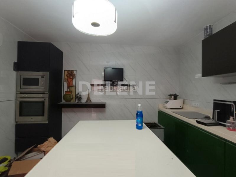 Foto 77a96e31-02cf-47d1-9612-eb4430b2a3aa. Casa aparellada amb aparcament a Hellín