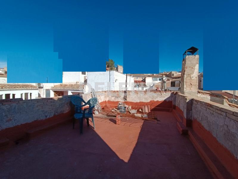 Foto f9f7e6cc-fc0b-498a-b44f-b4522f8839fa. Casa aparellada amb aparcament a Hellín