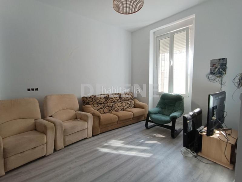 Foto fef9b812-1995-43b6-a50b-40429d77c541. Casa aparellada amb aparcament a Hellín