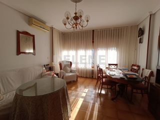 Pis en Hell�n. 2905 piso con balc�n, zona cruz de los ca�dos