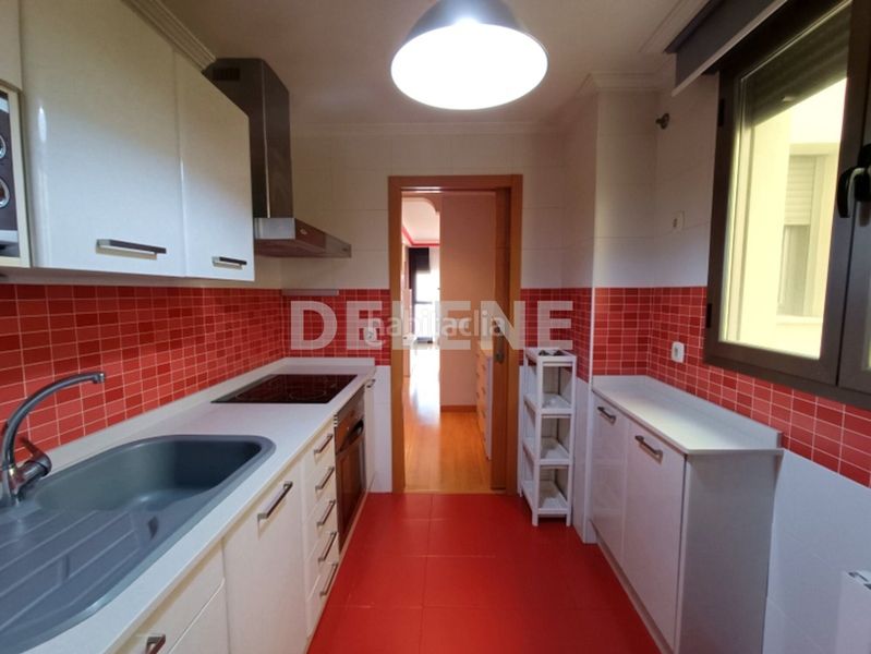 Foto 9f1dcc95-a2bf-4c66-abe2-4a6b43cbe11c. Pis amb calefacció aparcament a Hellín