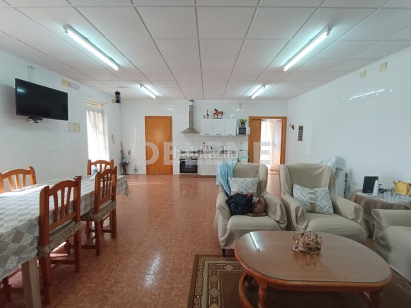 Foto 75d59a3c-8ca6-475a-ba35-6a0b9e3acad8. Masia amb xemeneia a Tobarra