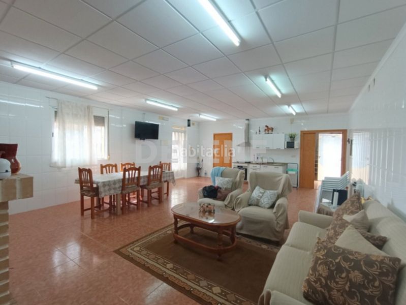 Foto 872a6b1c-a8c3-4665-b649-0458936aac83. Masia amb xemeneia a Tobarra