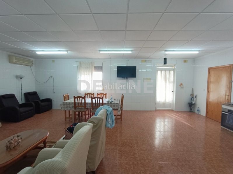 Foto f3b27714-16ea-404f-8e40-4d9f3243dba1. Masia amb xemeneia a Tobarra