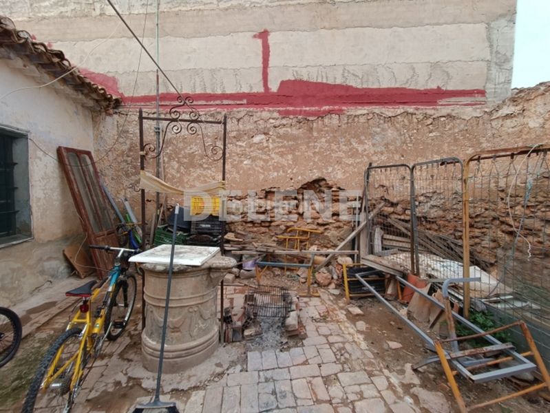 Foto 4aa706bb-9d0a-4d37-b7a8-819cbd5c6501. Casa aparellada a Hellín