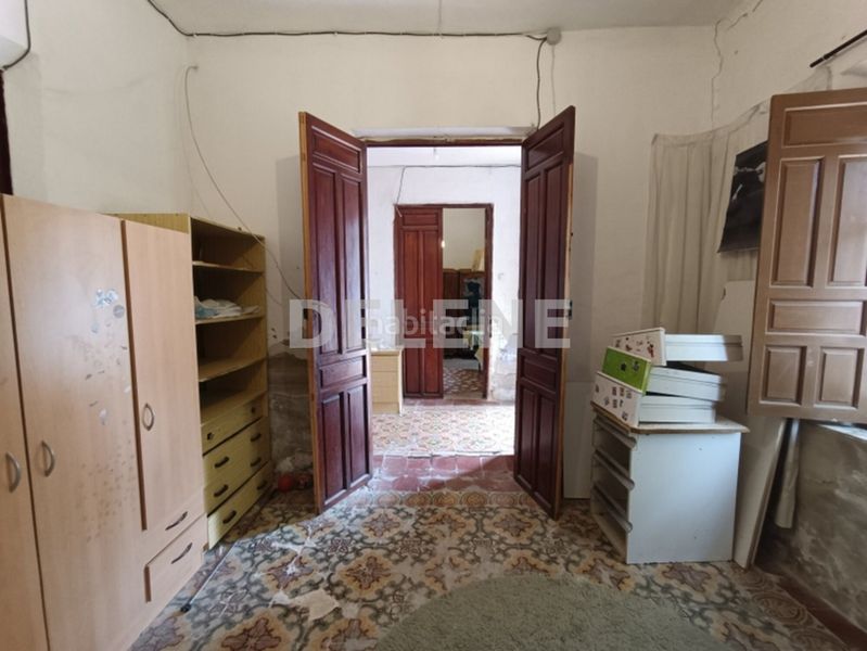 Foto f8706ad4-8ec1-4045-aaab-84fb714f4a95. Casa aparellada a Hellín