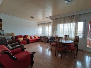 Pis en Calle fortunato arias 31. 2958 piso de 130 m2, zona mercadona