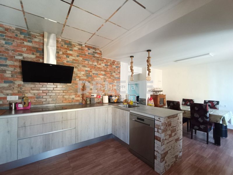 Foto ce83db82-3b8b-4b09-9534-1f0a6c8d3d5d. Casa adossada a Hellín